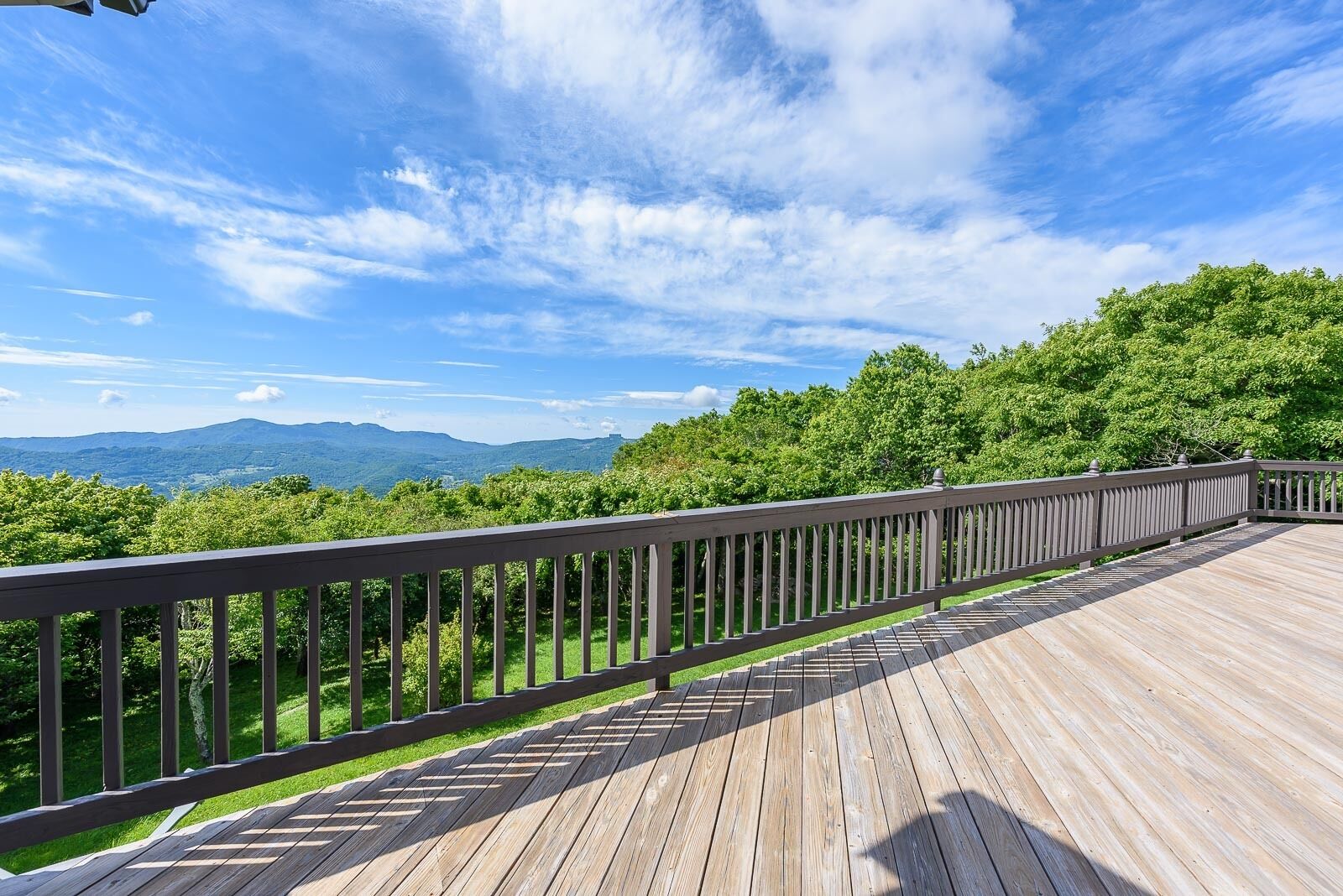 Escape to Magnificent Views & Easy Access