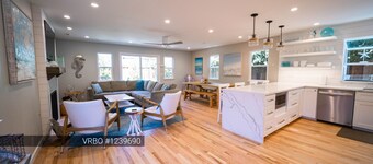 Sommer på stranden! 3 min å sand. Rent og friskt. Gå til Point, Butikker, mer