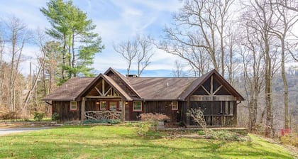 Rustic Mountain Cottage Near Downtown