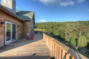 Terrace/patio - Mountain Lodge in the High Country (Boone)