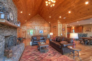 TV, fireplace, DVD player, foosball - Mountain Lodge in the High Country (Boone)