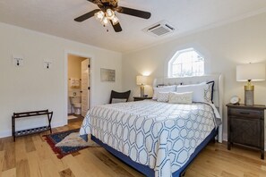 2 bedrooms, desk, iron/ironing board, free WiFi