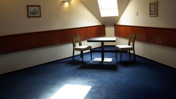 Double or Twin Room | Living area