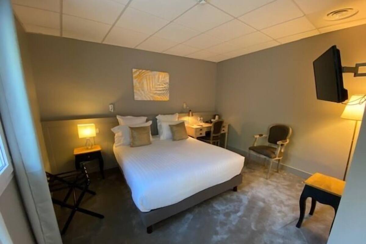 Superior Double Room, 1 Queen Bed, Mobility Accessible (Double Room - Disability Access)
