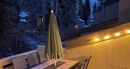 PERFEKTE LAGE, SKI-IN / OUT, CREEKSIDE, MT-ANSICHTEN, 400 ″ DECK, WERT