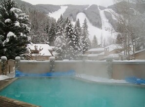 A heated pool - PERFECT LOCATION, 400’ DECK, SKI-IN, CREEKSIDE, MT VIEWS, HOT POOL. (Ketchum)