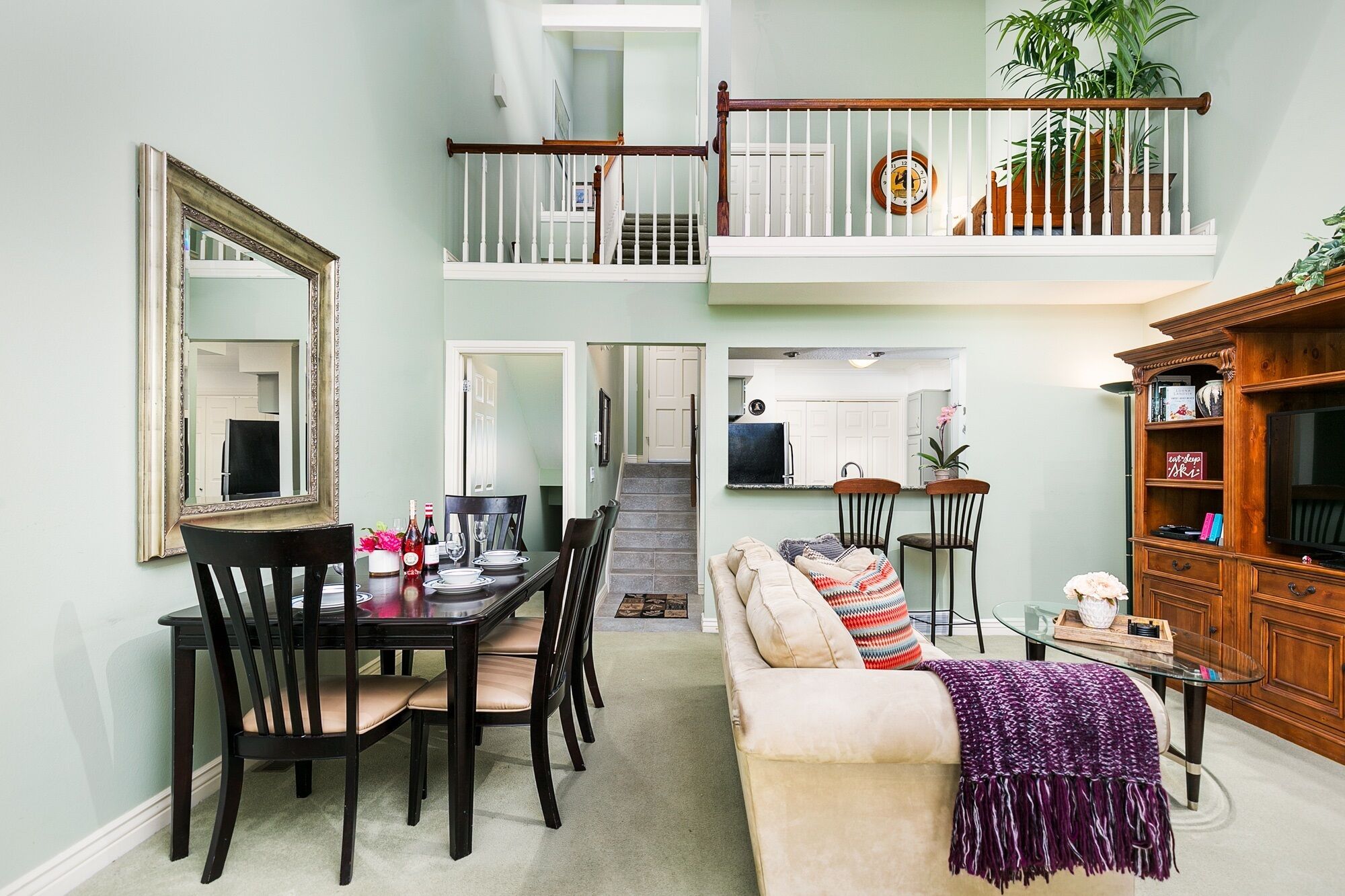 Smart TV, fireplace, DVD player, books