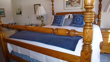 2 bedrooms, desk, iron/ironing board, travel cot