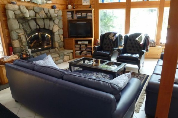 Flat Screen TV, tons of DVD's,CD's, DISH --fireplace & wood