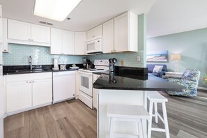 Refrigerador, microondas, horno y lavavajillas
