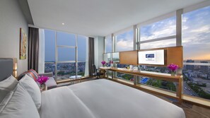 Premium bedding, in-room safe, desk, soundproofing - Holiday Inn Express Mianyang High-Tech Zone by IHG (Mianyang)