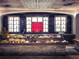 Breakfast, lunch, dinner served; international cuisine 