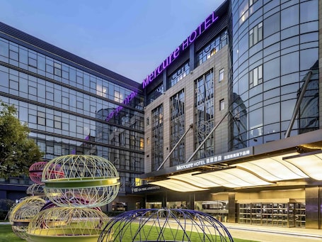 Exterior. Mercure Shanghai Hongqiao SOHO