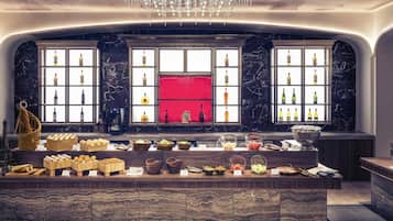 Petit déjeuner, déjeuner et dîner servis sur place