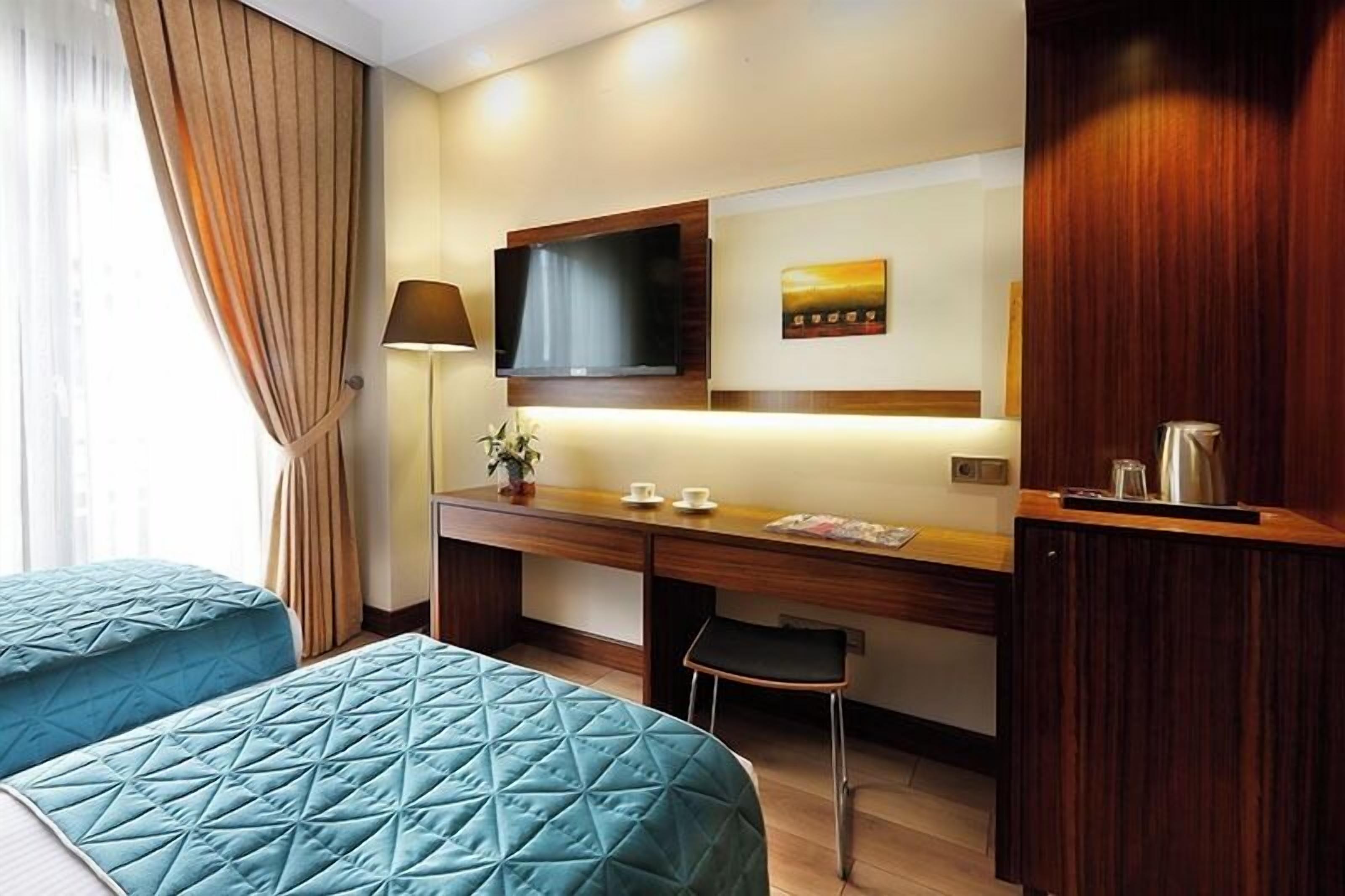 Photo - The White Orient Hotel