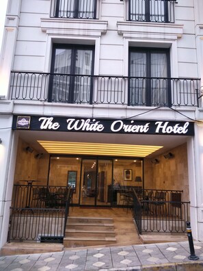 Property entrance - The White Orient Hotel (Istanbul)