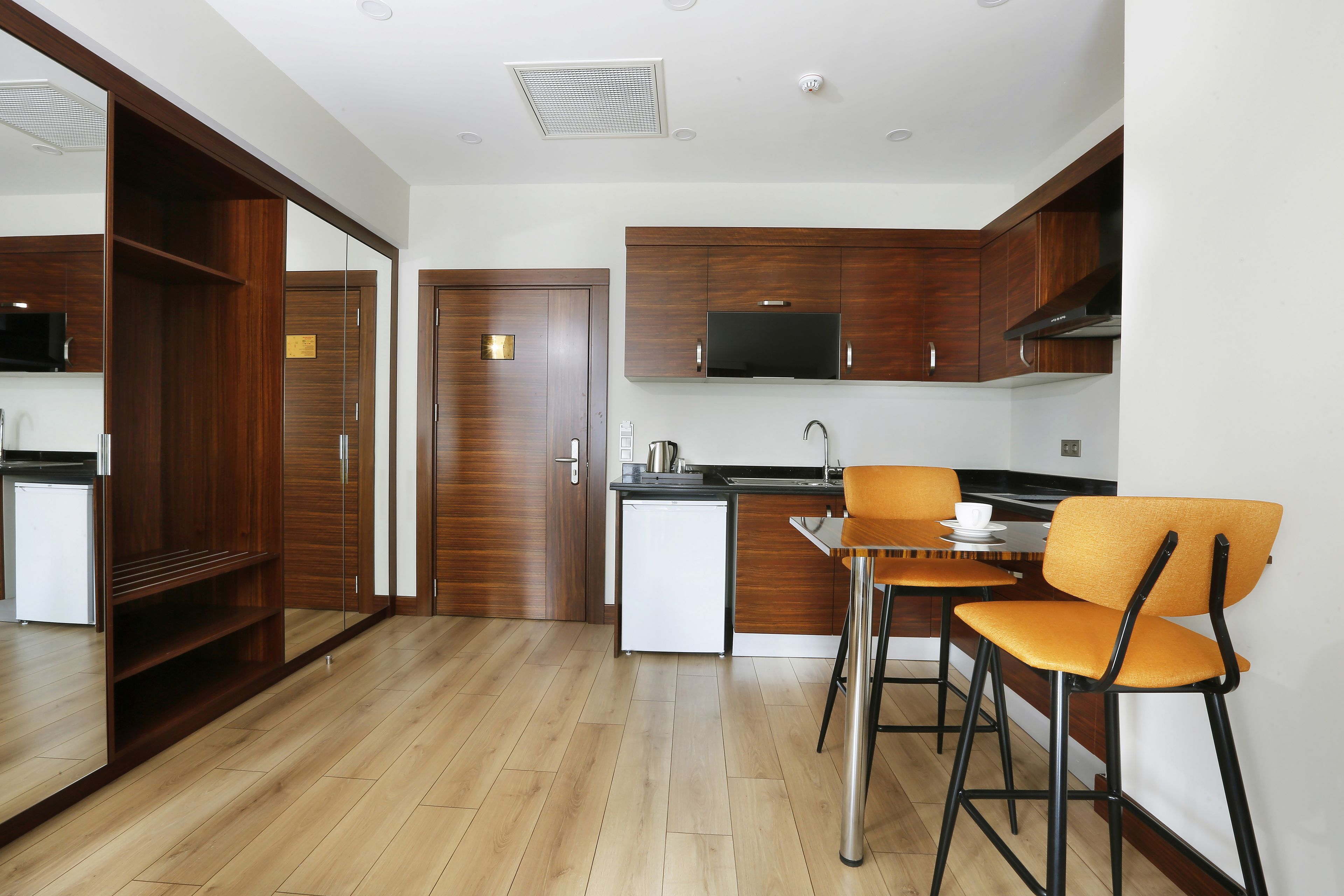 Photo - The White Orient Hotel