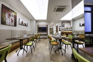 Interior - The White Orient Hotel (Istanbul)