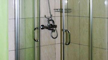 Deluxe Double or Twin Room, Lake View | Bathroom | Shower, free toiletries, hair dryer, bathrobes