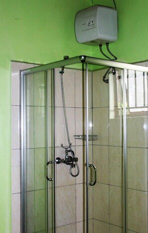 Deluxe Double or Twin Room, Lake View | Bilik Mandi | Pancuran mandi, kelengkapan dandanan diri percuma, pengering rambut 
