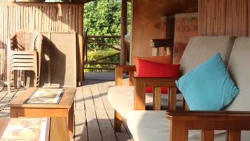 Chambre Deluxe Double ou avec lits jumeaux, vue lac | Terrasse/Patio