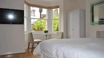 Deluxe Room | In-room safe, iron/ironing board, free WiFi, bed sheets