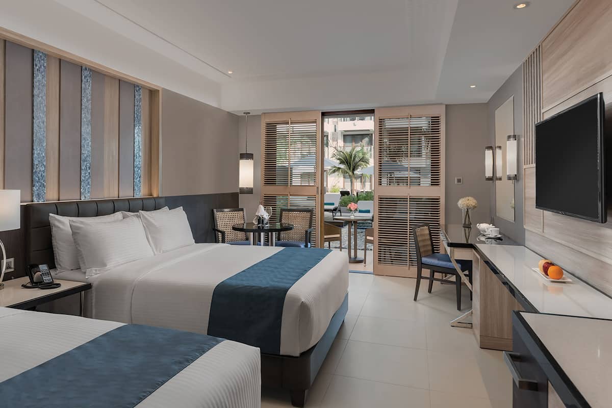 premier room with direct pool access  | minibar, in-room safe, desk, iron/ironing board
