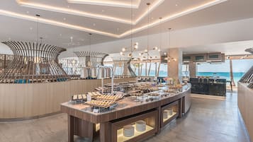 Minibar, in-room safe, desk, iron/ironing board