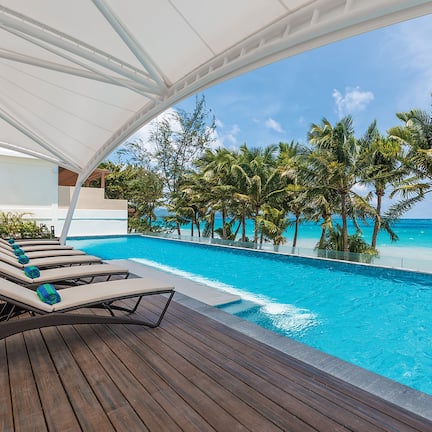 Minibar, in-room safe, desk, iron/ironing board