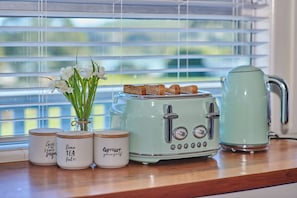 Leilighet – comfort, 2 soverom, fjellutsikt, 1. etasje (Garden & Patio) | Spiseområde på rommet