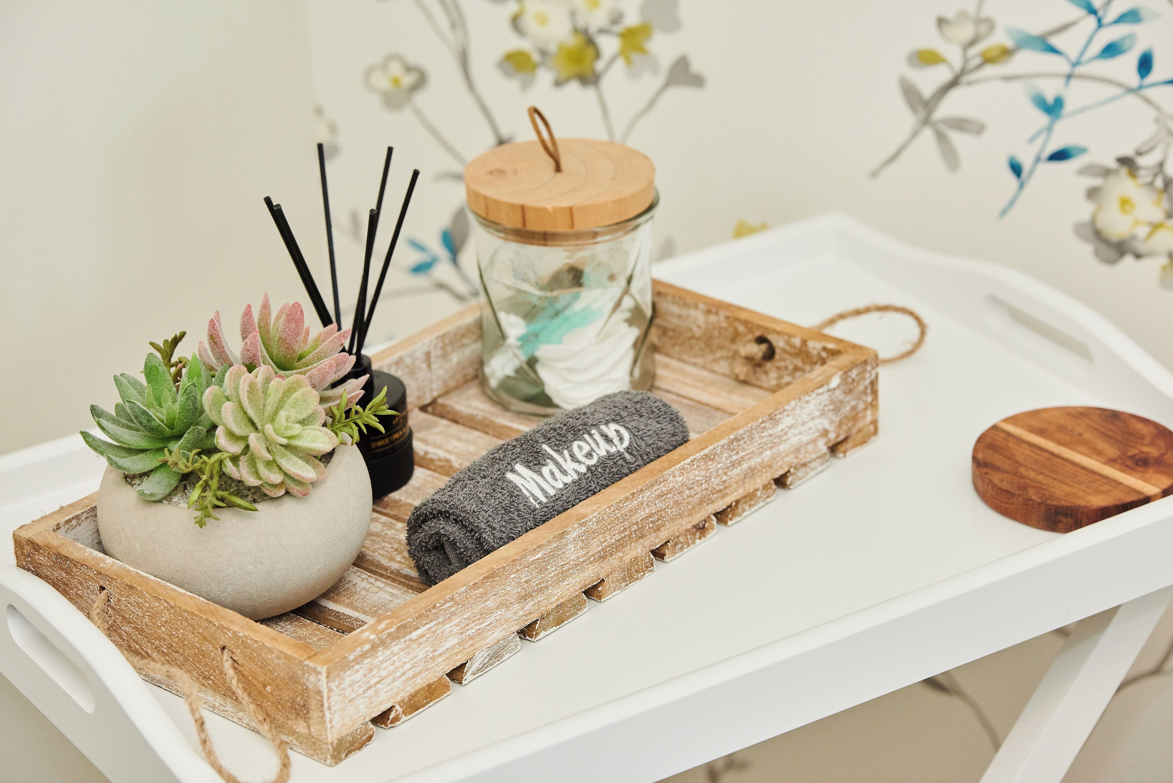 Ground Floor Garden & Patio Apartment 2 Bedrooms with Mountain View | Premium bedding, down duvets, Select Comfort beds