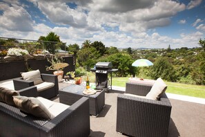 Terrace/patio - The Queenslander Raglan (Raglan)