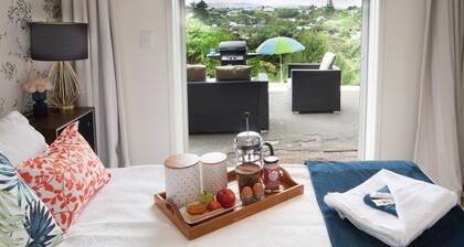 The Queenslander Raglan