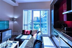 TV, Netflix, streaming services