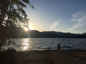 Beach nearby - Beautiful 5 Star Guest Cabin in the Mountains, steps from Lake Cle Elum (Ronald)