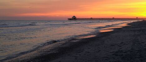 In Strandnähe, Liegestühle, Strandtücher
