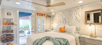 Tiny but perfect, super close to the beach.