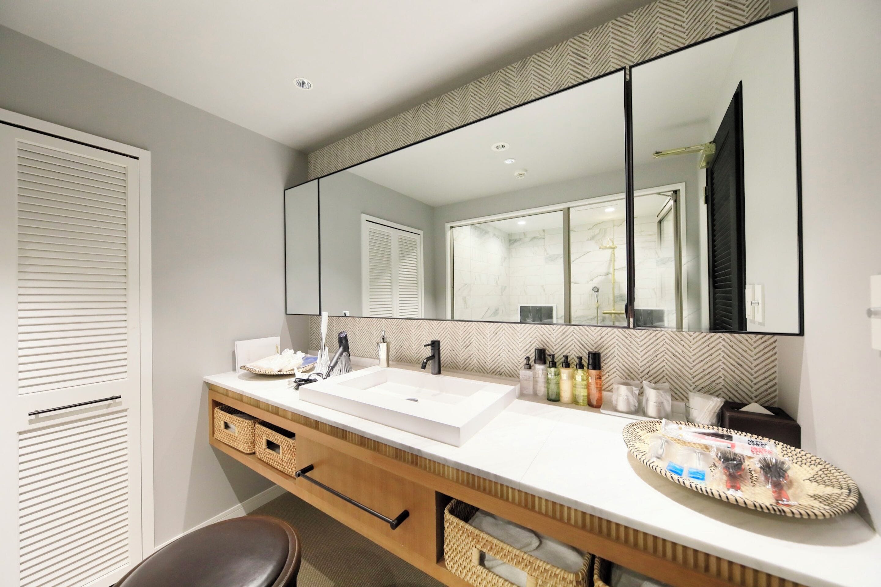 suite, 2 single beds | down duvets, in-room safe, free wifi, bed sheets