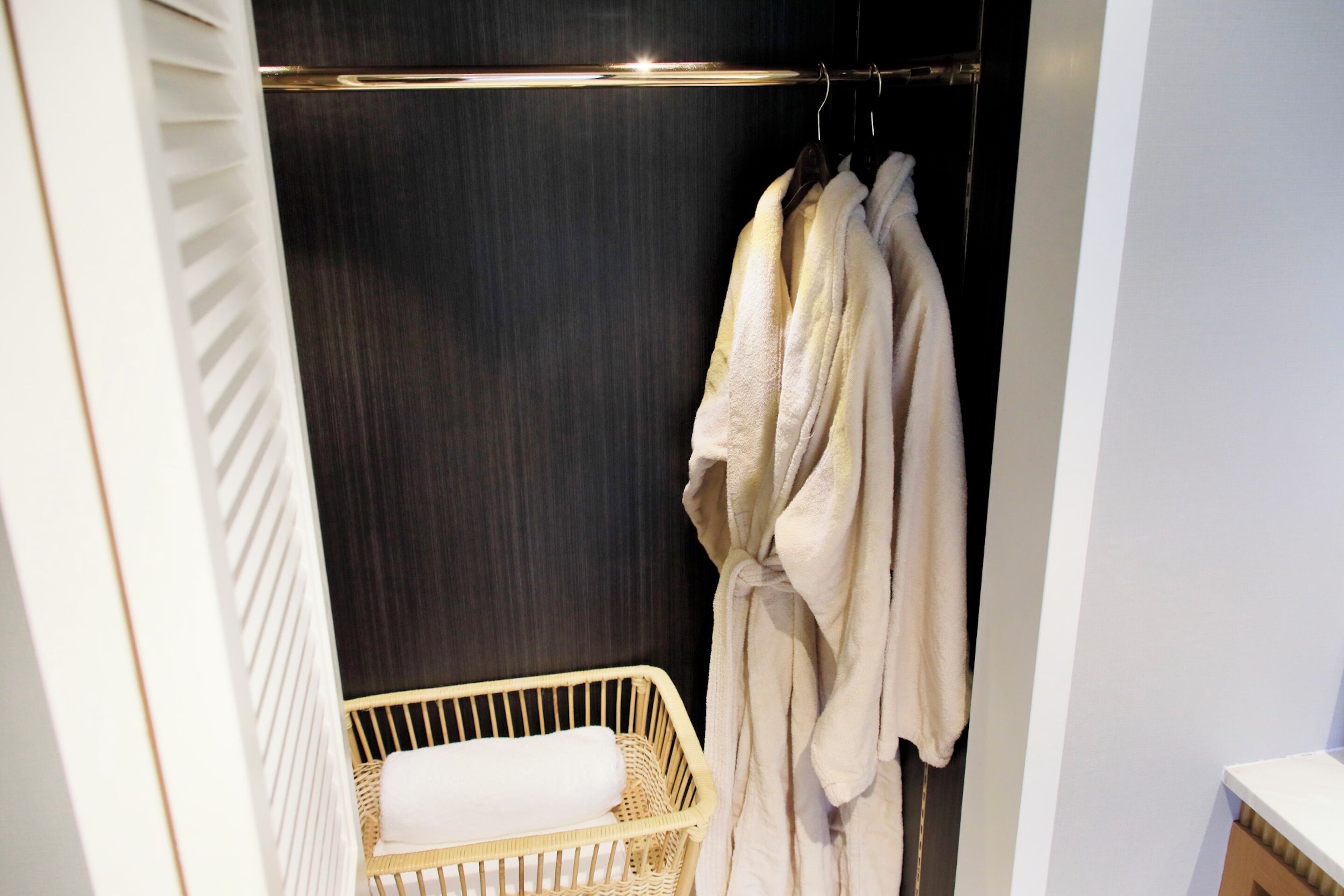 suite, 2 single beds | down duvets, in-room safe, free wifi, bed sheets