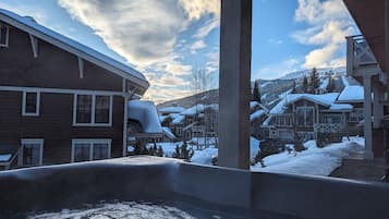 Tina de hidromasaje al aire libre