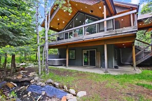 Exterior - Magic Cabin in McCall Idaho With Hot Tub and Views (McCall)