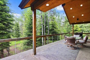 Outdoor dining - Magic Cabin in McCall Idaho With Hot Tub and Views (McCall)