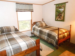 3 bedrooms, iron/ironing board, travel crib, free WiFi