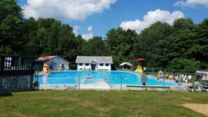 A swimming pool area with a fenced deck, a lifeguard tower, and a small building with a red roof. - whole 🏠! 10% off 7 nts or more, 15% off 28 nts or more (Bethlehem)