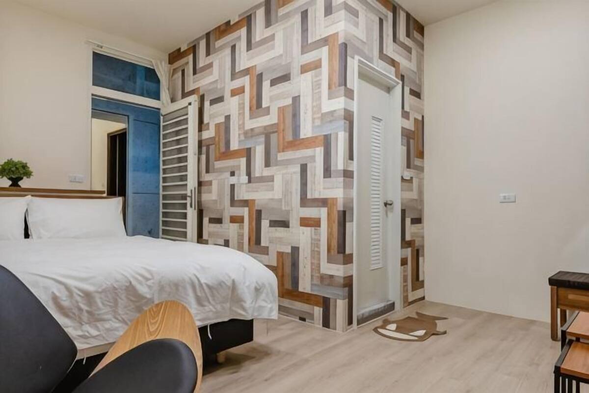 Free minibar, desk, blackout drapes, soundproofing