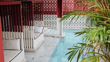 室内游泳池