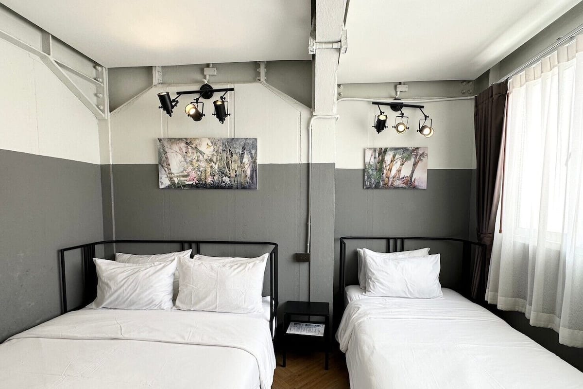Standard Triple Room, Multiple Beds, Non Smoking, Private Bathroom | Desk, free WiFi, bed sheets