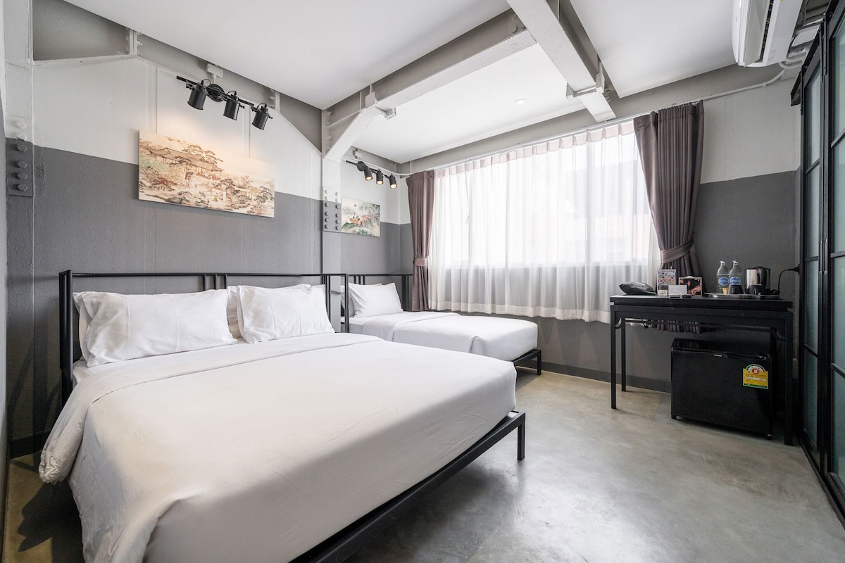 Desk, WiFi (free), bed sheets