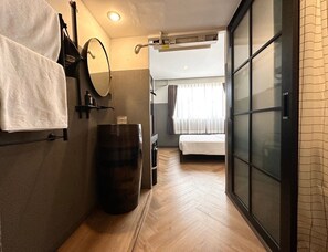 Habitación estándar doble, 1 cama de matrimonio, no fumadores, baño privado | Escritorio, wifi gratis, ropa de cama