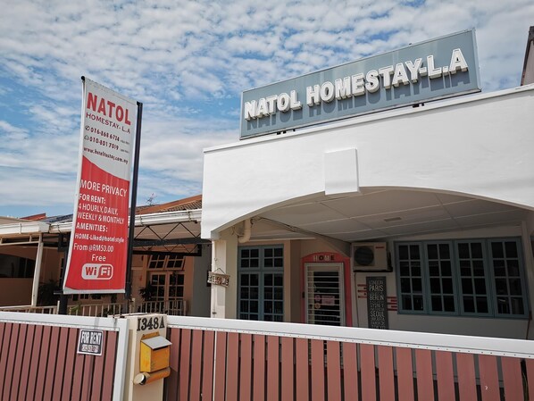 Front of property - Natol Homestay - LA Tabuan Jaya (Kuching)